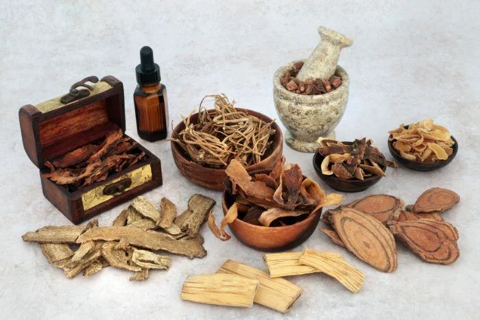 loi-ich-va-bi-quyet-ngam-chan-giu-am-co-the-cai-thien-suc-khoe-toan-dien