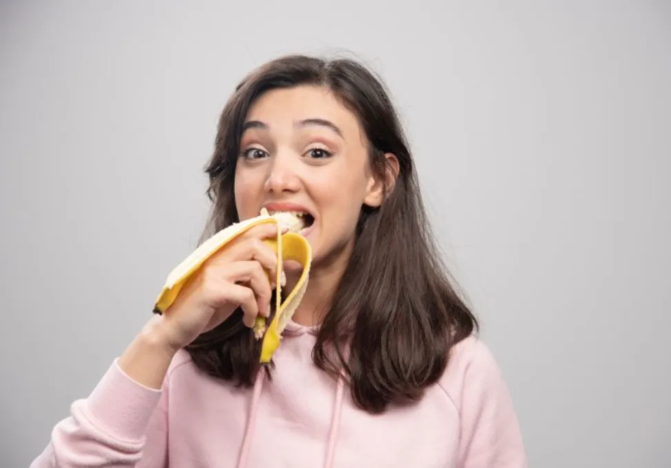 chuoi-co-beo-khong-tam-su-that-long-voi-nguoi-dang-giam-can